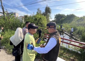 Wali Kota Bersama Warga Normalisasi Sungai Saka Pangilun