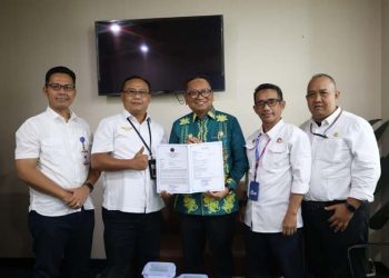 Bupati Terima Sertifikat Bandar Udara Warukin
