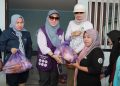 Isteri Gubernur Kalsel Kembali Bagikan Sembako