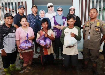 Istri Gubernur Doakan Warga Terdampak Banjir di Jejangkit