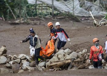 Tim SAR Evakuasi 16 Jenazah Korban Longsor di Cisarua