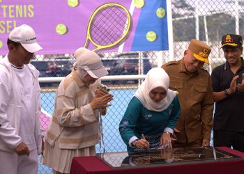 Ketua TP PKK Kalsel Resmikan Lapangan Tenis BINDA
