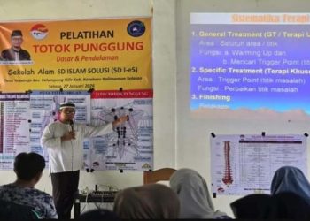 SD Islam Solusi latih puluhan peserta Totok Punggung