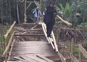 Jembatan Wisata Gunung Hauk Rusak Diterjang Banjir