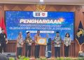 Haji Fani Terima Penghargaan dari Menkum RI