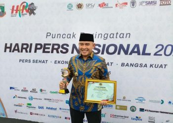 Bupati Tanah Laut Terima Penghargaan SIWO Award