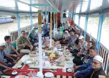 Kelotok wisata BUMDESMA Daha Utara suguhkan sensasi susur sungai