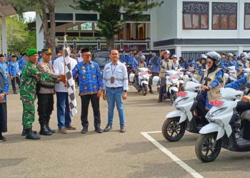 Bupati Serahkan Sepeda Motor untuk Petugas Home Care dan Bidan