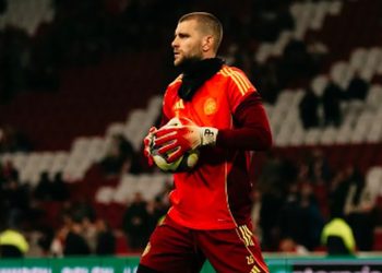 Maarten Paes Catat 7 Penyelamatan Saat Debut di Ajax