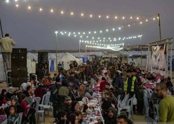 Warga Palestina Berkumpul Untuk Berbuka Puasa Ramadhan