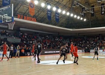 Pelita Jaya Sapu Bersih Setengah Musim untuk Puncaki Klasemen