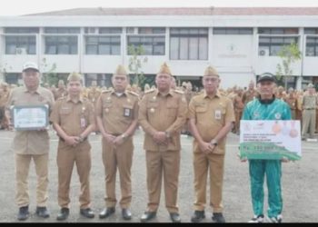 Bupati serahkan dana hibah Rp3 miliar ke KONI Batola