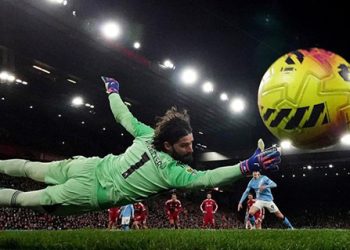 Inter Ikut Bertarung Dapatkan Alisson dari Liverpool