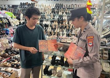 Petugas Sosialisasi Penerimaan Anggota Polri