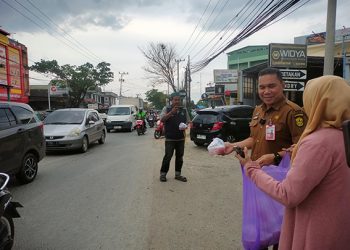 Dinkes Kota Berbagi Takjil Gratis