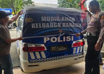 Satlantas Polresta Pasang Stiker “Mudik Aman”