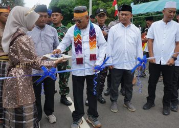 Bupati Kotabaru Resmikan Jalan Desa Teluk Tamiyang