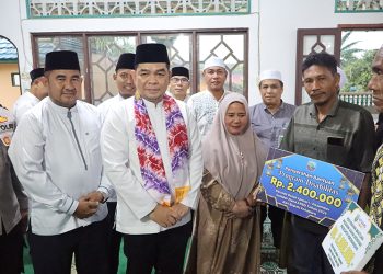 Sekda Kotabaru Serahkan Bantuan untuk Masyarakat