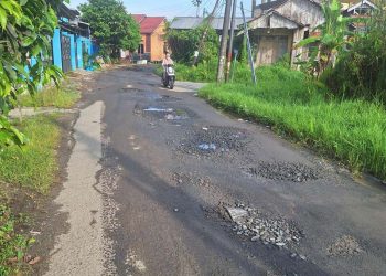 Warga Purmana Permai Keluhkan Jalan Rusak