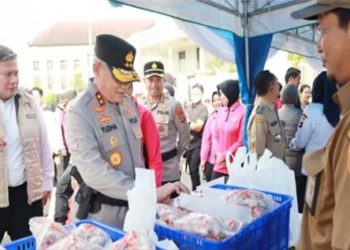 Polda Gratiskan Paket Sembako dan Ikan Segar
