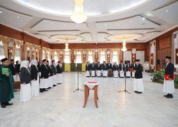 Gubernur Muhidin Rotasi 6 Pejabat Eselon II