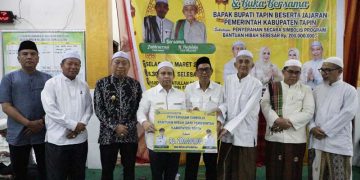 Bupati Serahkan Bantuan Hibah Untuk Masjid Rahmatullah