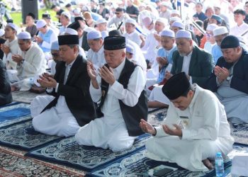 Gubernur Bersama Wagub Sholat Id di Sabilal Muhtadin