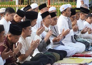 Shalat Id di Balaikota Berhadiah Umroh