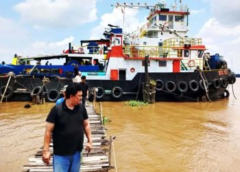 Polairud Tangani Kebakaran Kapal TB Ewis 138