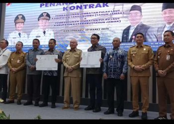 Bupati Hadiri Penandatangan Kontrak Lajutan Pembangunan Jembatan Pulau Laut