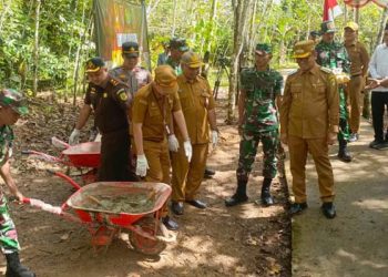 Bupati dan Dandim Letakkan Batu Pertama Jembatan Perintis Garuda