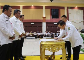 Bupati Ikuti Penandatanganan Perjanjian Kinerja