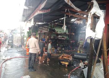 Dua Rumah di Agung Terbakar