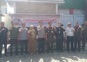 Kejari Tapin Musnahkan Barbuk Hasil Kejahatan