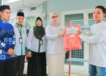 Pemko Banjarbaru Bersama BAZNAS Salurkan Bantuan Usaha