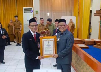 Ratusan PNS Tabalong Terima Tanda Kehormatan Satyalancana Karya Satya