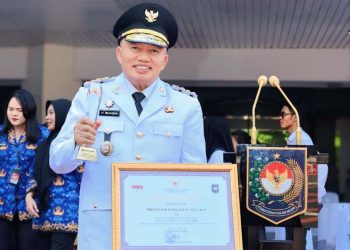 Gubernur Kalsel Terima Penghargaan dari Kemendagri