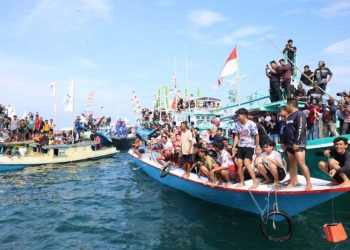 Ribuan Wisatawan Padati Puncak Pesona Budaya Mappanre Ri Tasi’e 2026