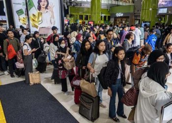 Mengantre Pengembalian Bea Tiket
