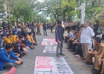 DPRD Kalsel Terima Unjuk Rasa BEM se Kalsel