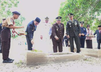 Bupati Andi Rudi Latif Ke Ziarah Makam Pahlawan