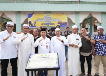 Bupati Tapin Serahkan Sapi Qurban Bantuan Kemasyarakatan Presiden