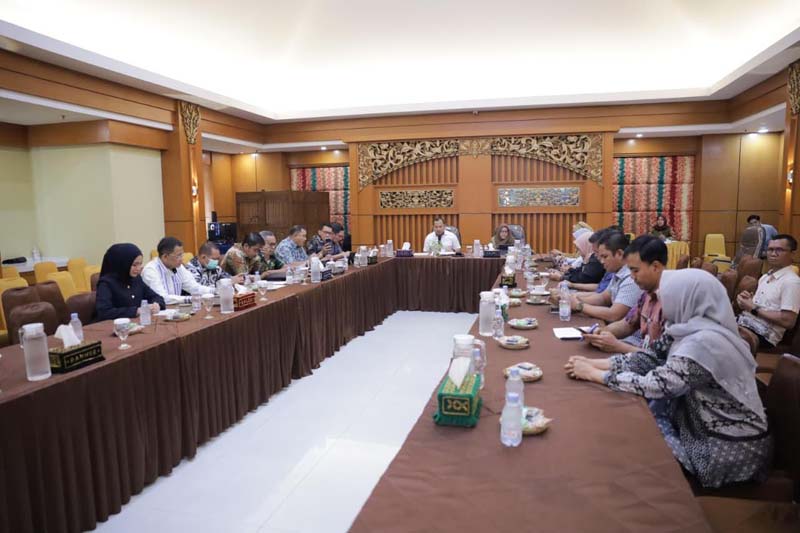 Banggar dan Kemendagri Bahas Raperda Pertanggungjawaban APBD 2025 Banggar DPRD Provinsi Kalimantan Selatan bersama Tim Anggaran Pemerintah Daerah (TAPD) menggelar Forum Group Discussion (FGD) dengan Direktorat Jenderal Bina Keuangan Daerah Kementerian Dalam Negeri.ist