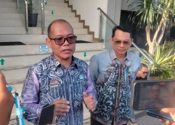 E:\8 Junni\hal 5\Dirut PAM Bandarmasih Zulbadi didampingi Dirops Irwan Firmana.jpg