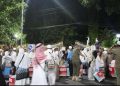 E:\8 Junni\hal 5\Para jemaah haji yang telah disambut di Mahligai Sultan Adam.jpg