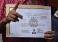 Cap Legalisasi Ijazah Jokowi di PDIP dan KPU Berbeda