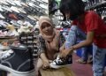 Siap-siap Harga Sepatu-Tas Naik