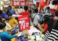 Daya Beli Lesu, Pengunjung Mal Pilih Barang Termurah