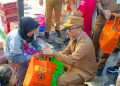 Bupati Beri Bantuan Dua Lansia Korban Kebakaran