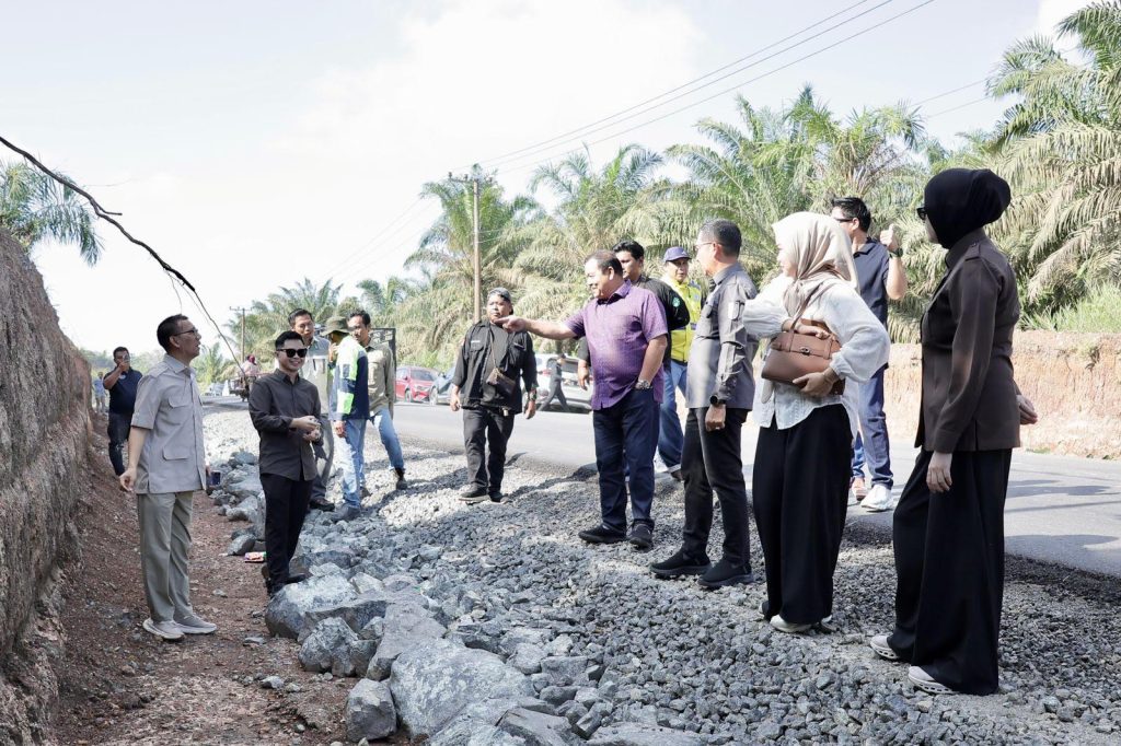 Komisi III DPRD Provinsi Kalsel menilai pekerjaan pengaspalan ruas Jalan Gunung Kupang-Banyu Irang hingga Tambang Ulang di Kabupaten Tanah Laut berjalan dengan baik.ist